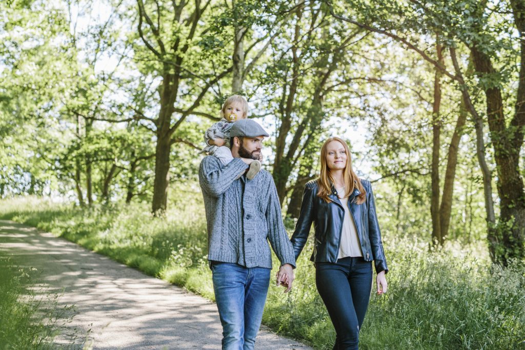 Litteraturgatan personer i skogen