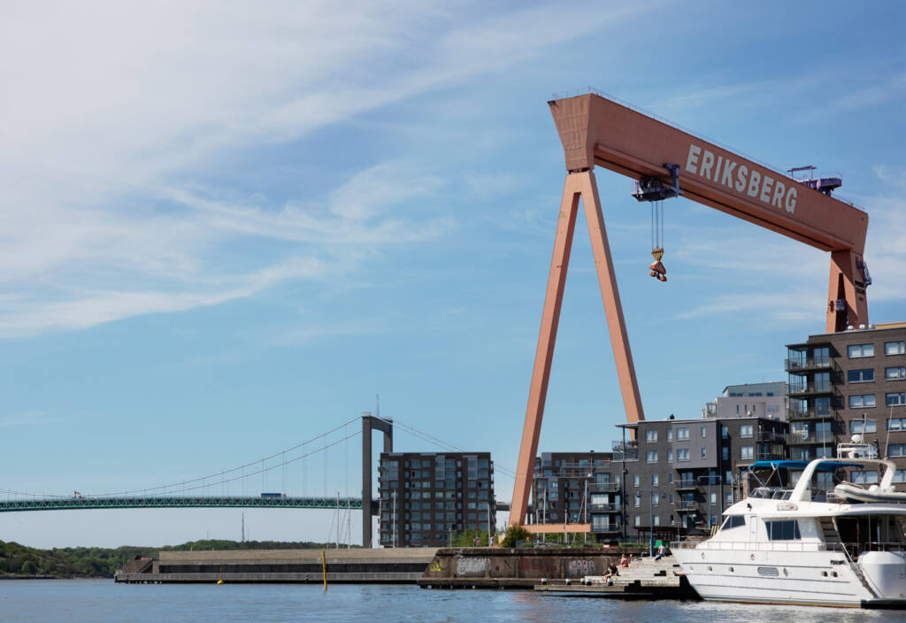 I vattennära Eriksberg lever den industriella känslan kvar. Både genom den nya bebyggelsen och den välbevarade Eriksbergskranen.