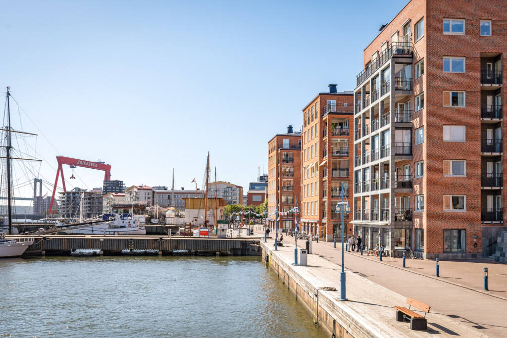 Överblicksbild över Eriksbergs hamn på södra Hisingen.
