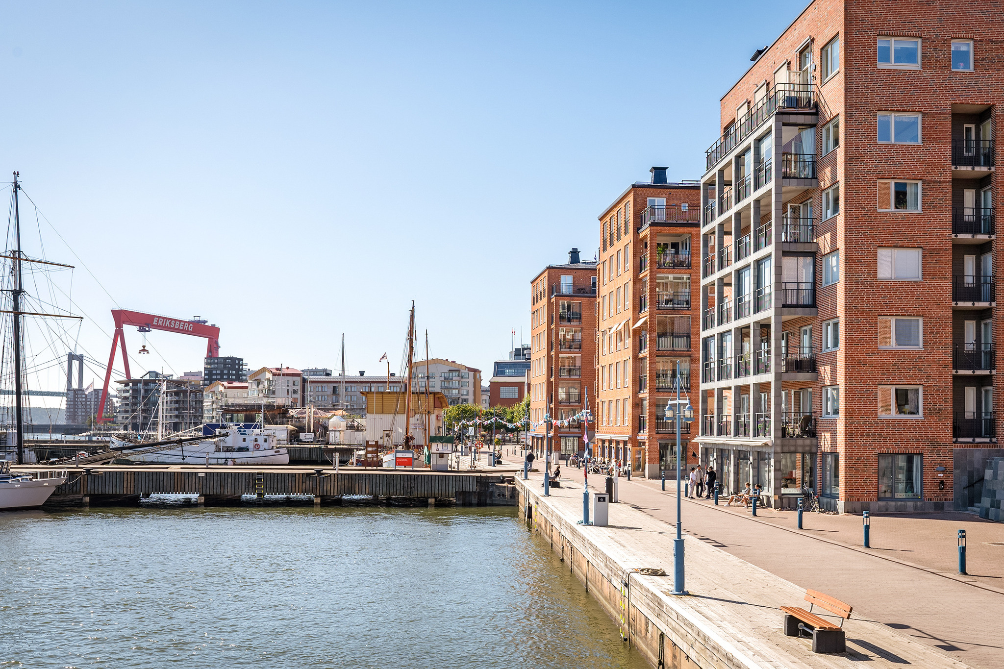 Överblicksbild över Eriksbergs hamn på södra Hisingen.