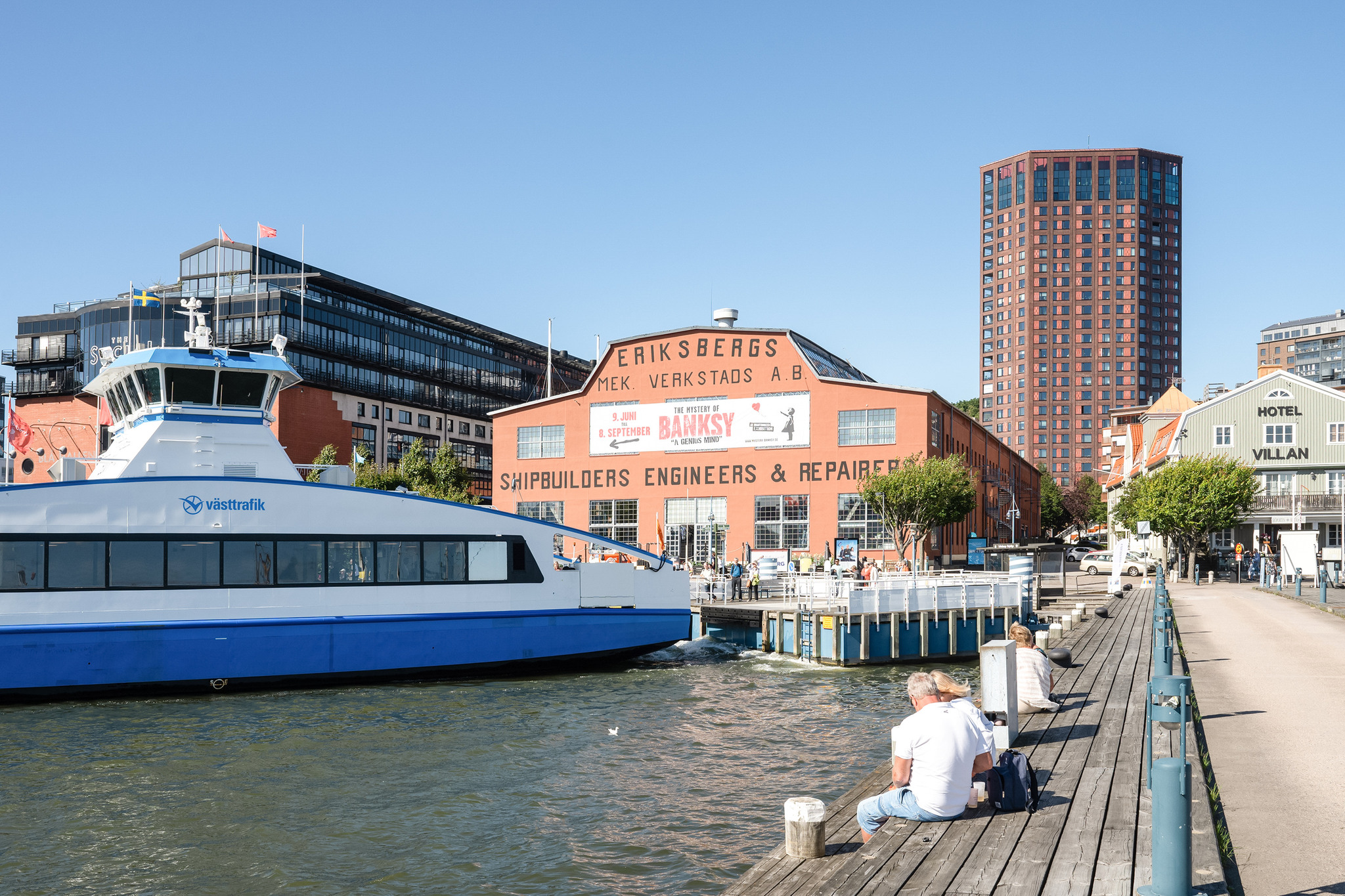 Från Eriksberg kan man enkelt ta båten in till Göteborgs innerstad.